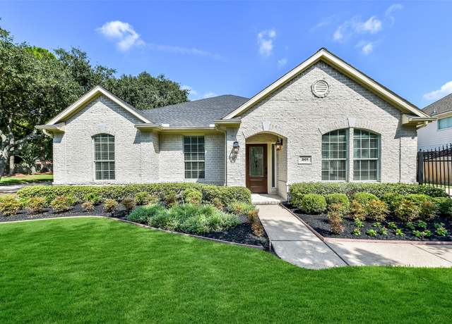 Property at 201 Rustic Oaks Dr, League City, TX 77573, 3 beds, 2.5 baths