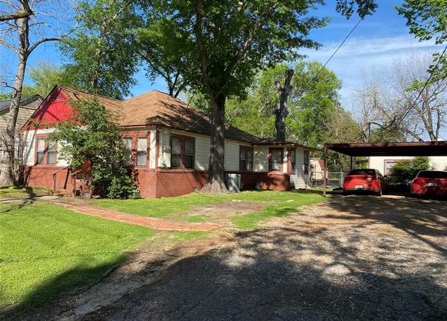 Property at 1715 Avenue P, Huntsville, TX 77340, 4 beds, 3 baths