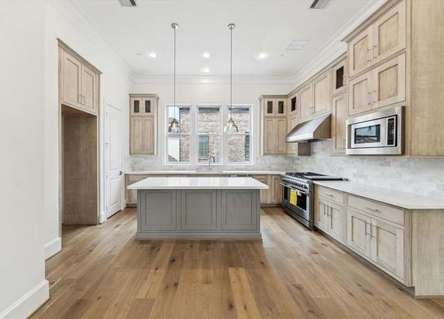 Property at 7527 Cuadro Ln, Houston, TX 77055, 3 beds, 3.5 baths