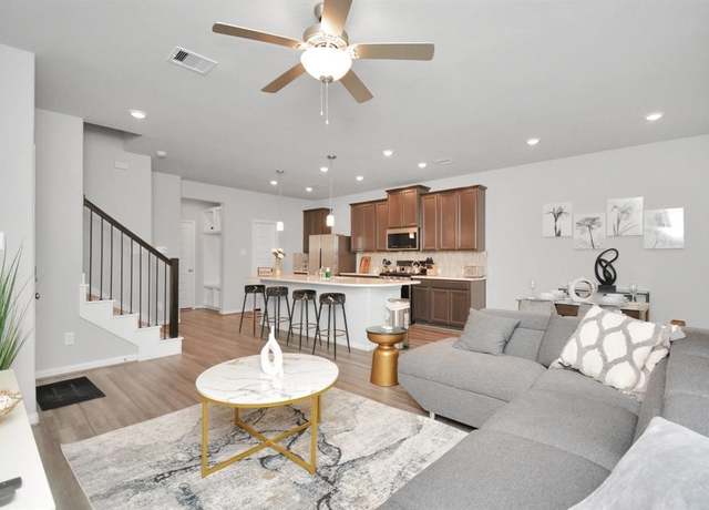 Property at 1524 Parkland Oak Dr, Houston, TX 77084, 3 beds, 2.5 baths