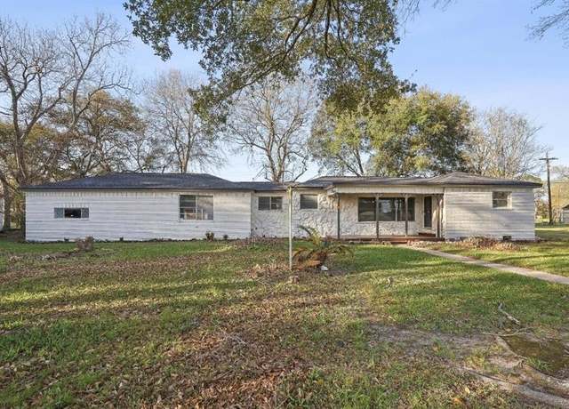 Property at 295 N Parkway Dr, Beaumont, TX 77705, 3 beds, 2 baths