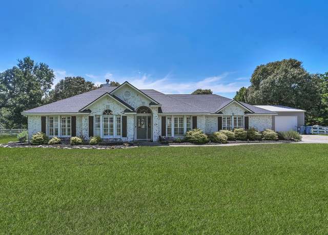 Property at 8206 Hills Pkwy, Montgomery, TX 77316, 5 beds, 3 baths