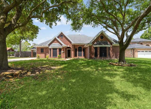 Property at 305 River Oaks Dr, Baytown, TX 77523, 3 beds, 2 baths