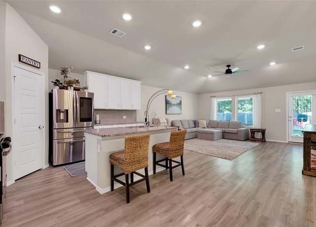 Property at 613 Emerald Blossom Ct, Magnolia, TX 77354, 3 beds, 2 baths