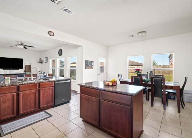 Property at 2011 Beach Bluff Rd, Rosenberg, TX 77469, 3 beds, 2.5 baths