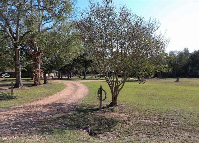 Property at 5206 Bridle Creek Ln, Brenham, TX 77833, 3 beds, 3 baths