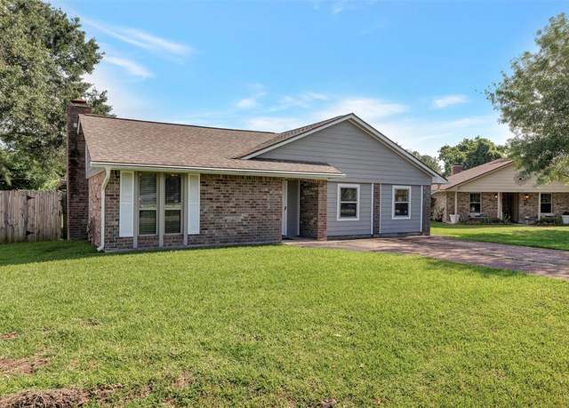 Property at 1313 Bonnieville Dr, Highlands, TX 77562, 3 beds, 2 baths