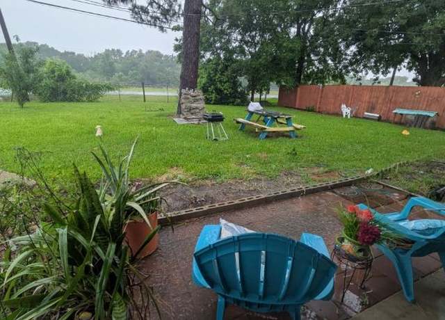 Property at 804 N Oak St, Texas City, TX 77591, 3 beds, 2 baths