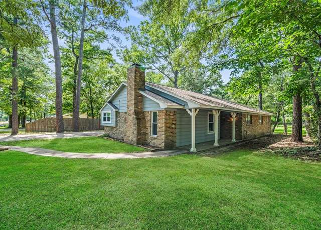 Property at 133 Red Oak Ln, Conroe, TX 77304, 4 beds, 3 baths