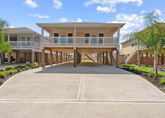 Property at 329 Bay Oaks St, La Porte, TX 77571, 3 beds, 2 baths