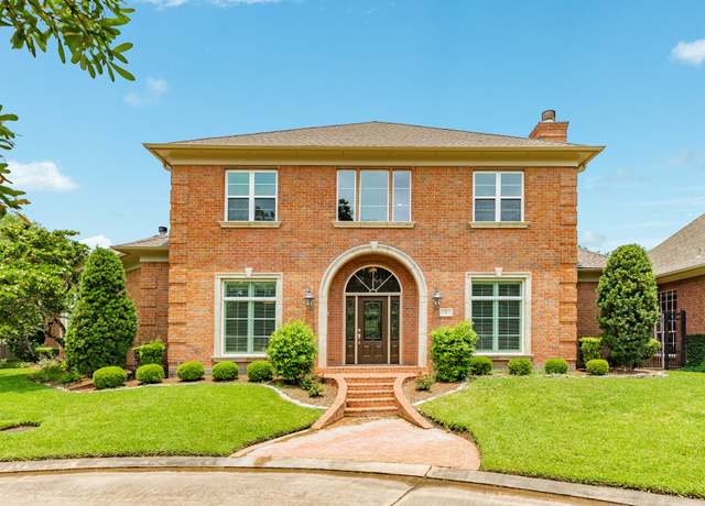 Property at 1 Heritage Oak Ct, Lake Jackson, TX 77566, 5 beds, 3.5 baths