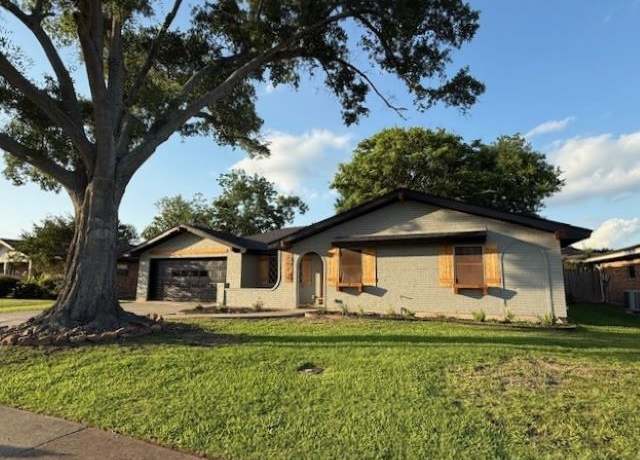 Property at 674 Meadowgreen Dr, Port Neches, TX 77651, 4 beds, 2.5 baths