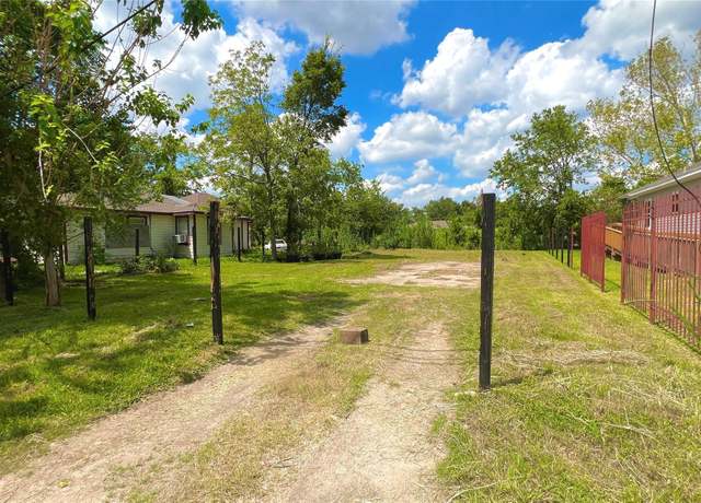 Property at 3019 Grovey St, Houston, TX 77026