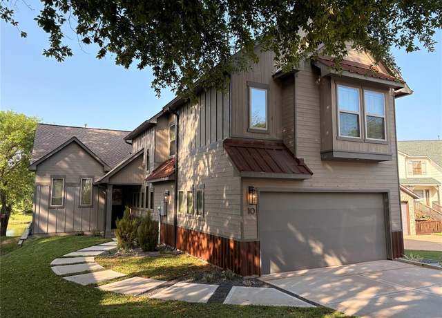 Property at 10 Hunters Creek Dr, Huntsville, TX 77340, 3 beds, 2.5 baths