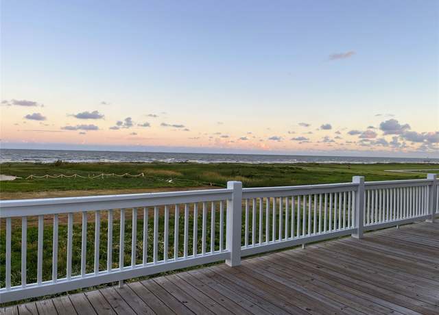 Property at 512 Caplen Shores Cir, Gilchrist, TX 77617, 4 beds, 3 baths