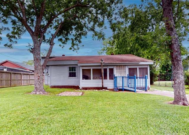 Property at 415 Briarcliff Dr, Houston, TX 77076, 4 beds, 3 baths