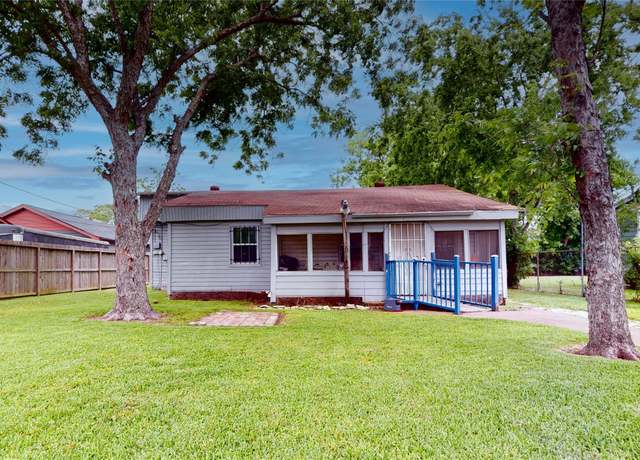 Property at 415 Briarcliff Dr, Houston, TX 77076, 4 beds, 3 baths