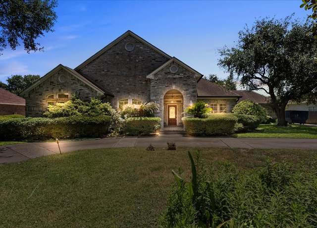 Property at 1902 E Winding Way Dr, Friendswood, TX 77546, 4 beds, 3.5 baths