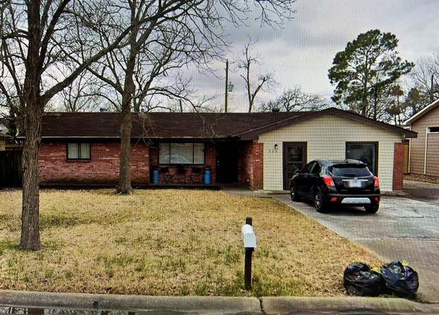 Property at 930 S Utah St, La Porte, TX 77571, 4 beds, 2.5 baths