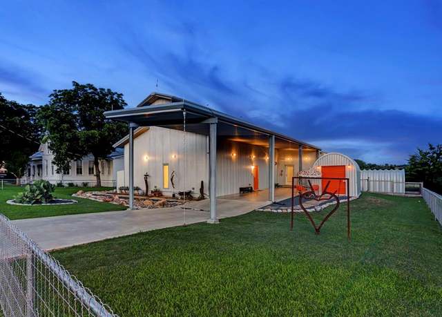 Property at 211 S Mechanic St, Fayetteville, TX 78940, 3 beds, 3 baths