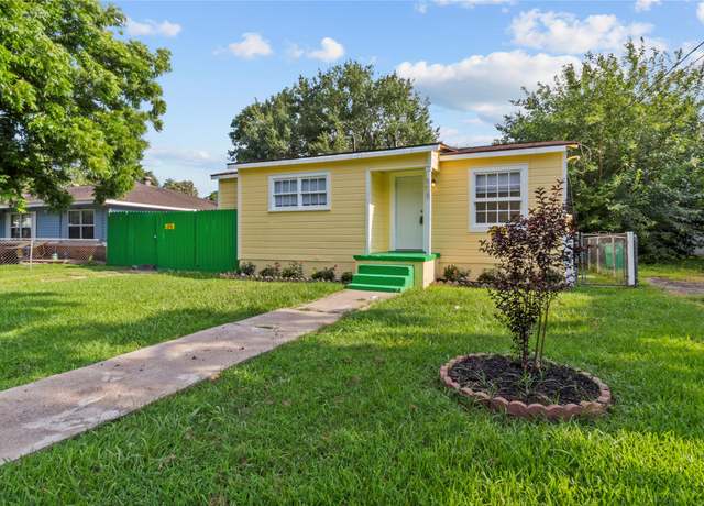 Property at 605 Pearl St, Baytown, TX 77520, 2 beds, 1 bath