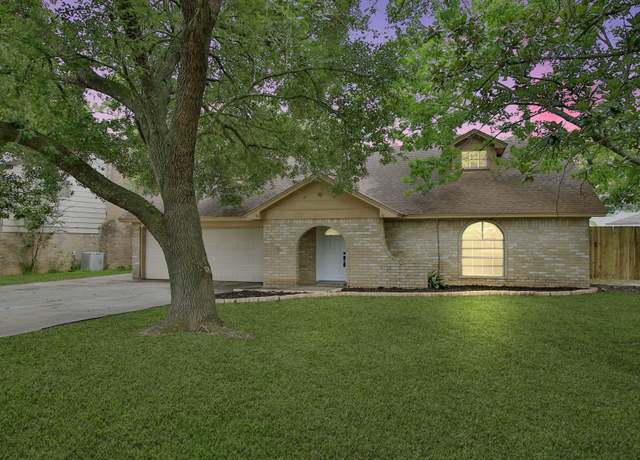 Property at 606 Orangewood Dr, Conroe, TX 77302, 4 beds, 4 baths