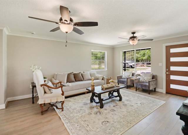 Property at 240 Sleepy Hollow Dr, Lake Jackson, TX 77566, 3 beds, 2 baths
