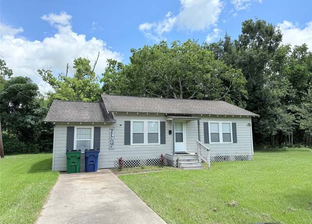 Property at 416 N Tinsley St, Angleton, TX 77515, 2 beds, 2 baths