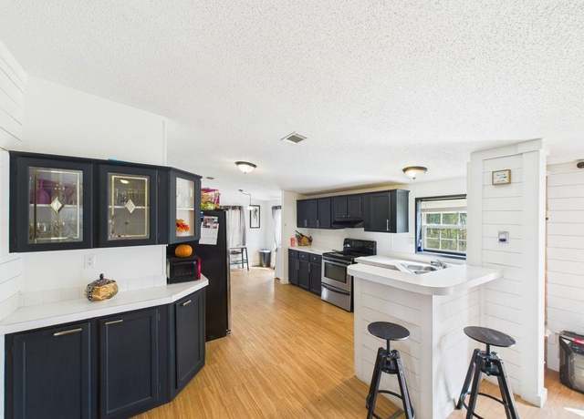 Property at 986 Road 5806, Cleveland, TX 77327, 3 beds, 2 baths