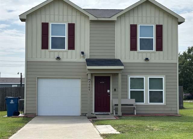 Property at 2009 6th St, Hempstead, TX 77445, 3 beds, 2.5 baths