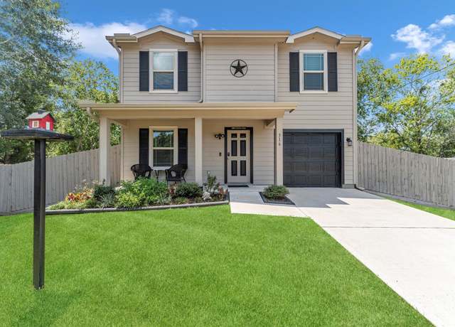 Property at 316 Greely St, El Campo, TX 77437, 3 beds, 2.5 baths