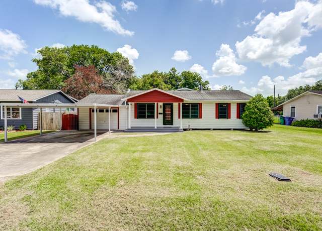 Property at 305 Yaupon St, Sweeny, TX 77480, 3 beds, 2 baths
