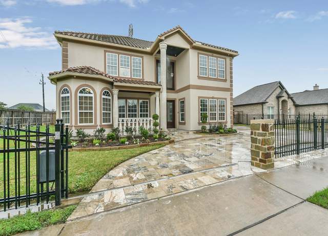 Property at 2609 Letrim St, Pearland, TX 77581, 4 beds, 5.5 baths