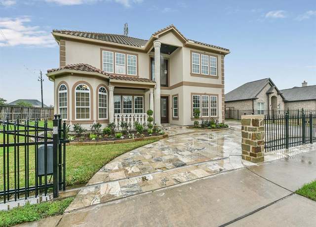 Property at 2609 Letrim St, Pearland, TX 77581, 4 beds, 5.5 baths