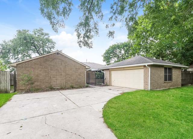Property at 8007 Breda Dr, Baytown, TX 77521, 3 beds, 2 baths