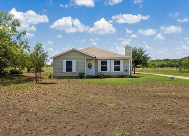 Property at 115 N River Place Rd, Rio Frio, TX 78879, 4 beds, 2.5 baths