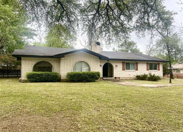 Property at 608 N 6th St, Crockett, TX 75835, 4 beds, 2 baths