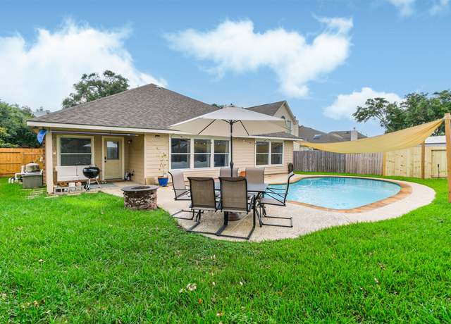 Property at 18315 Crossland Ct, Cypress, TX 77433, 3 beds, 2 baths