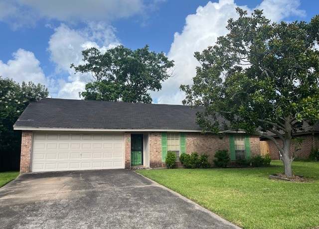 Property at 54 Blackgum Ct, Lake Jackson, TX 77566, 3 beds, 2 baths