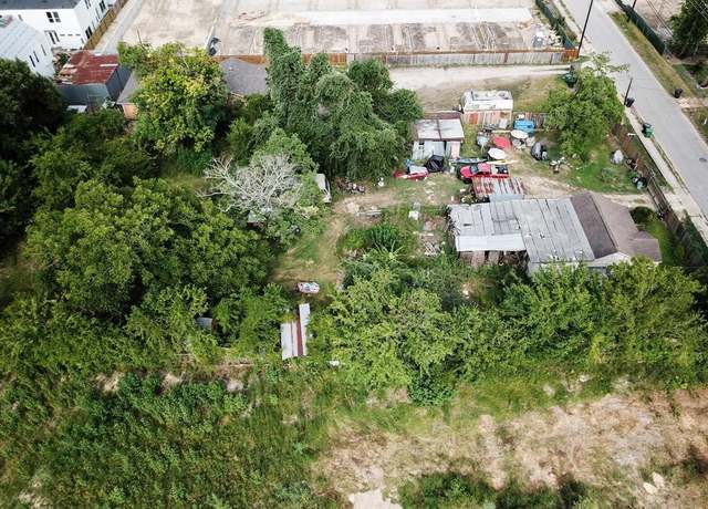 Property at 324 Thornton Rd, Houston, TX 77018