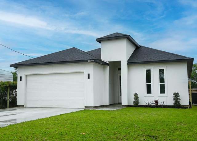 Property at 11194 Fieldcrest Dr, La Porte, TX 77571, 3 beds, 2.5 baths