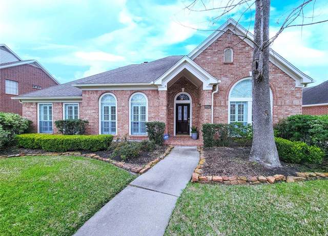 Property at 7711 Green Path Ct, Sugar Land, TX 77479, 4 beds, 2.5 baths