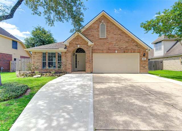 Property at 1826 Oak Lodge Dr, Pearland, TX 77581, 3 beds, 2 baths