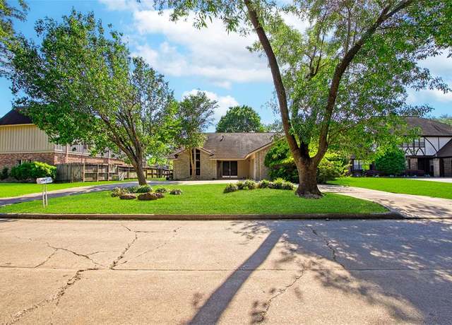 Property at 3142 La Quinta Dr, Missouri City, TX 77459, 4 beds, 2.5 baths