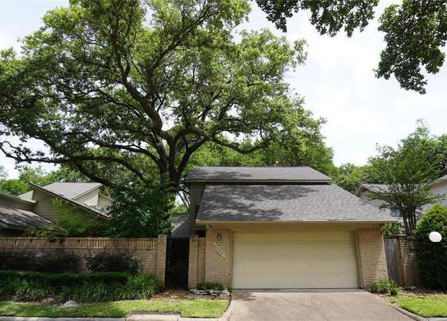 Property at 8020 Oakwood Forest Dr, Houston, TX 77040, 3 beds, 2.5 baths