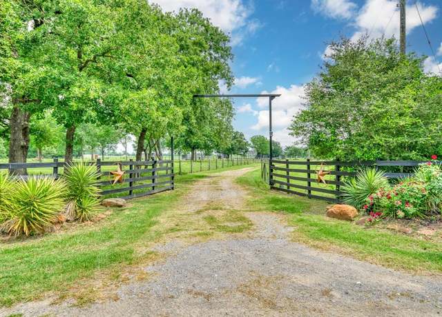 Property at 2266 Dutton Ln, Madisonville, TX 77864, 3 beds, 2.5 baths