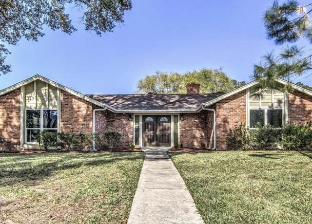 Property at 2811 Frostwood Cir, Dickinson, TX 77539, 3 beds, 2 baths
