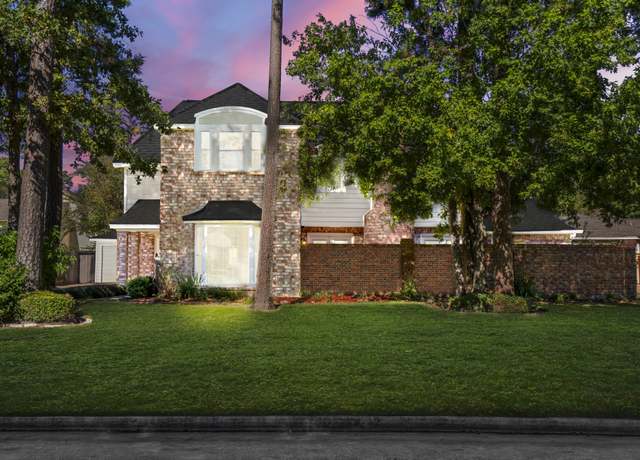 Property at 12114 Knobcrest Dr, Houston, TX 77070, 4 beds, 3.5 baths