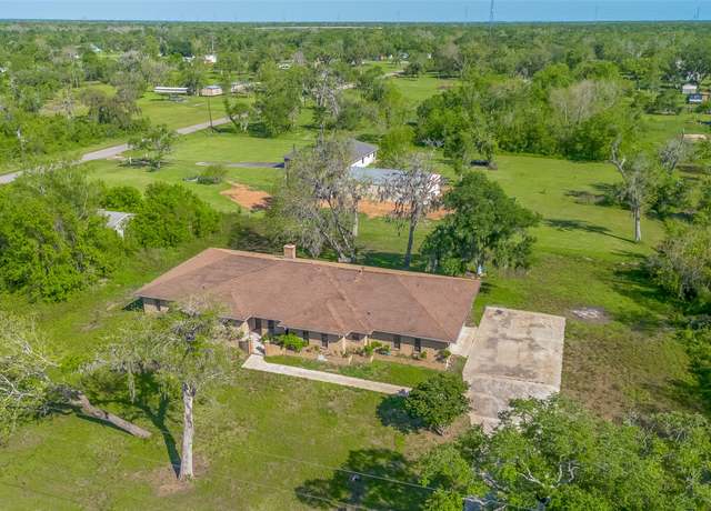 Property at 5241 County Road 819, Brazoria, TX 77422, 5 beds, 3 baths