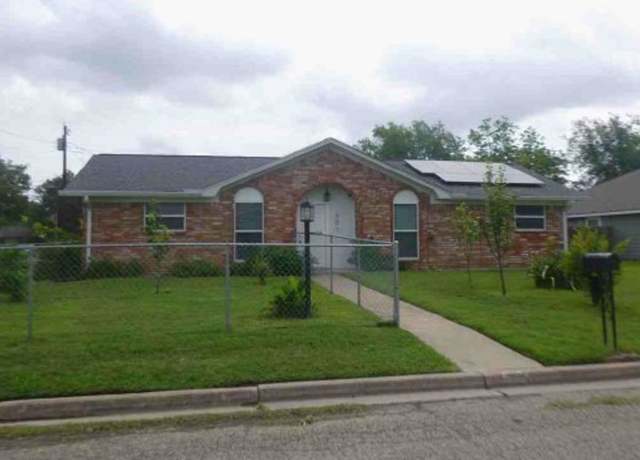 Property at 301 S Patricia St, TX 76705, 2 beds, 2.5 baths